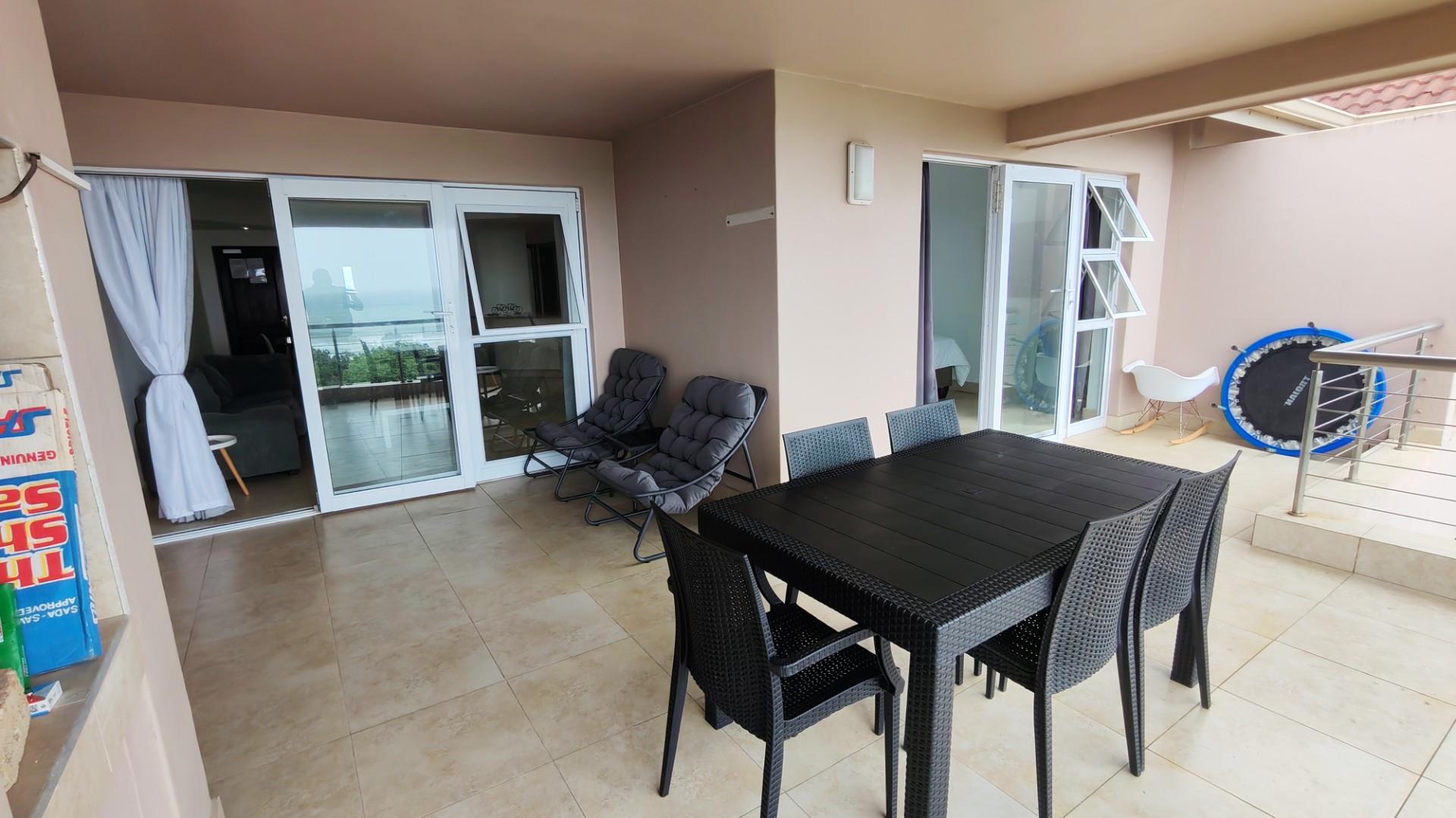 Beachfront 3 bedroom Apartment For Sale in Shelly Beach, KwaZulu Natal