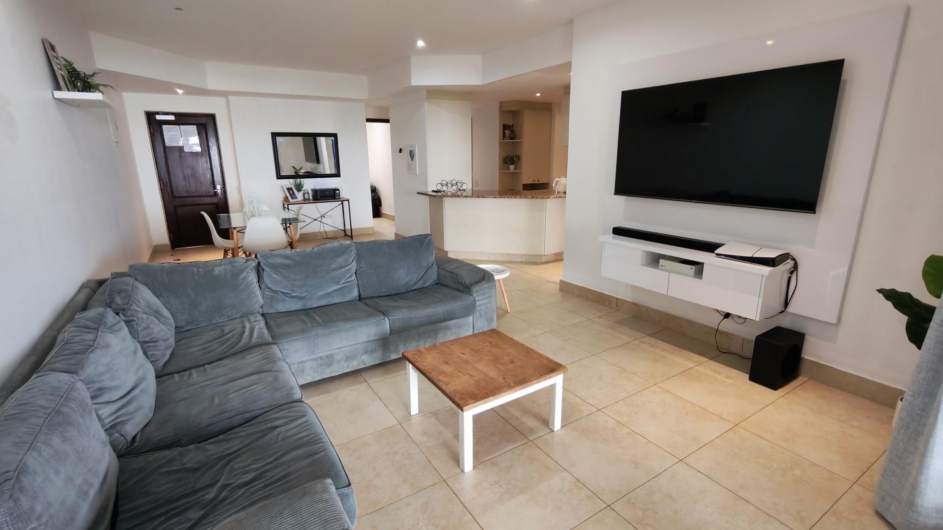 Beachfront 3 bedroom Apartment For Sale in Shelly Beach, KwaZulu Natal