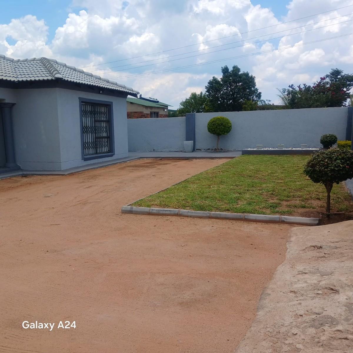 BEAUTIFUL PROPERTY FOR SALE AT POLOKWANE EXT 71