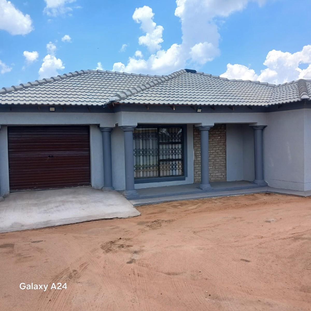 BEAUTIFUL PROPERTY FOR SALE AT POLOKWANE EXT 71