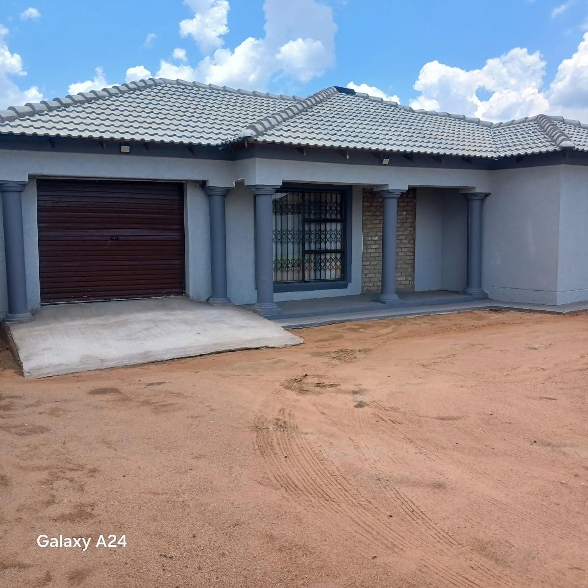 BEAUTIFUL PROPERTY FOR SALE AT POLOKWANE EXT 71