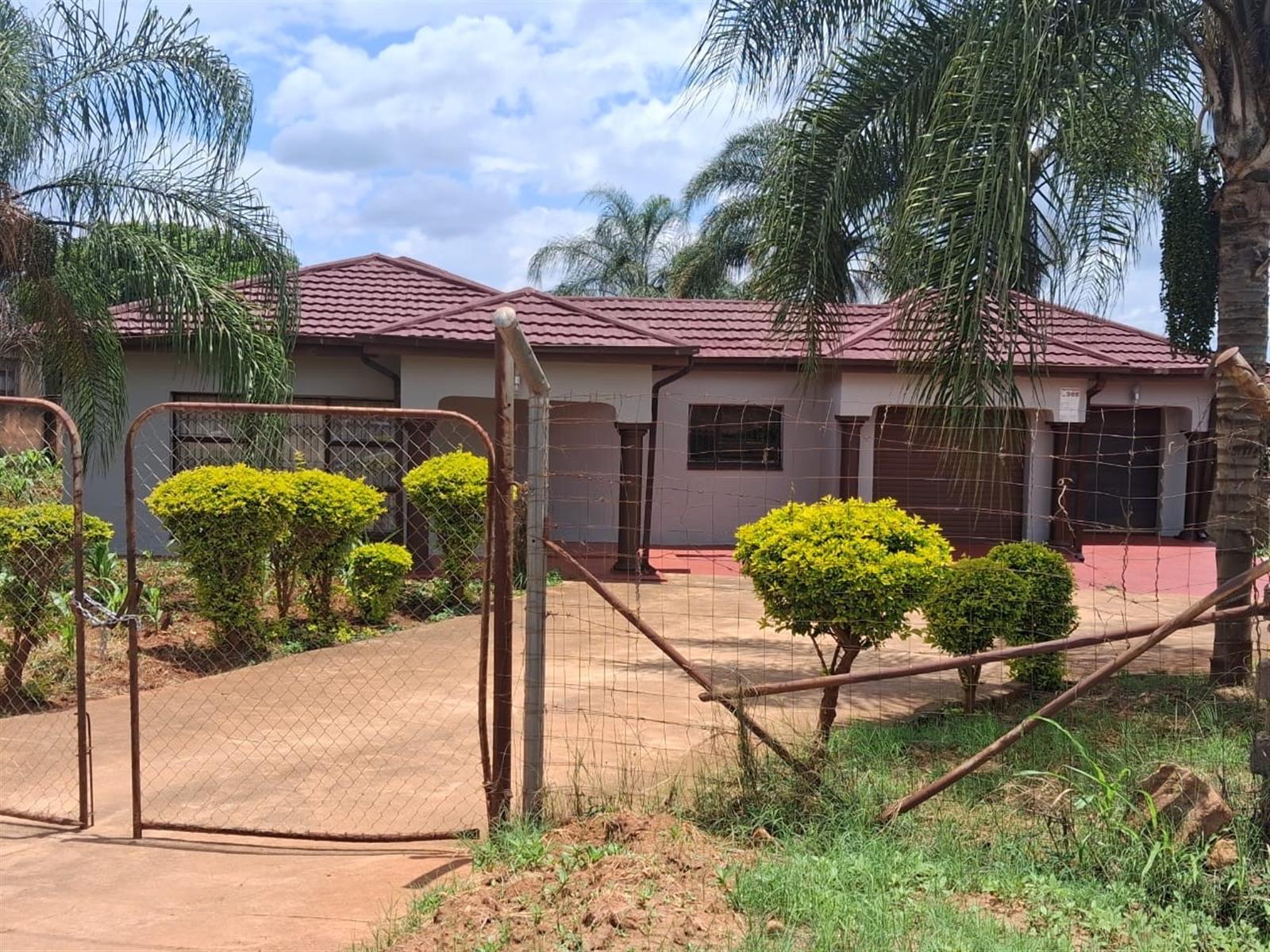 House For Sale in Thohoyandou Makwarela Ext 3