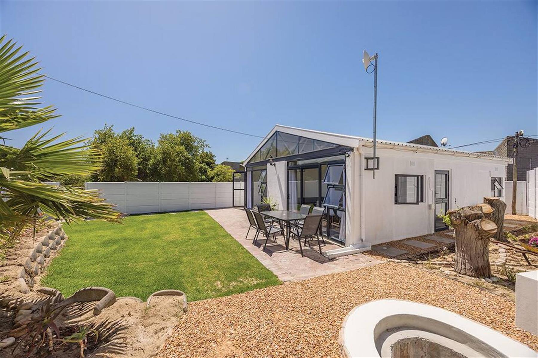 House in Table View for Daily Rental