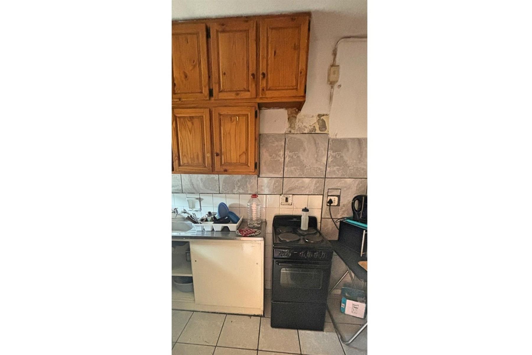 Spacious 2 Bedroom Flat in a Secure Complex