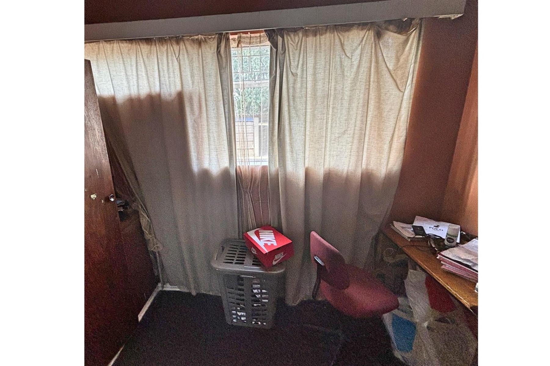 Spacious 2 Bedroom Flat in a Secure Complex