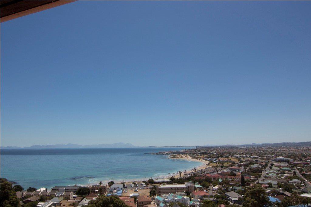 House For Sale in Mountainside, Gordons Bay