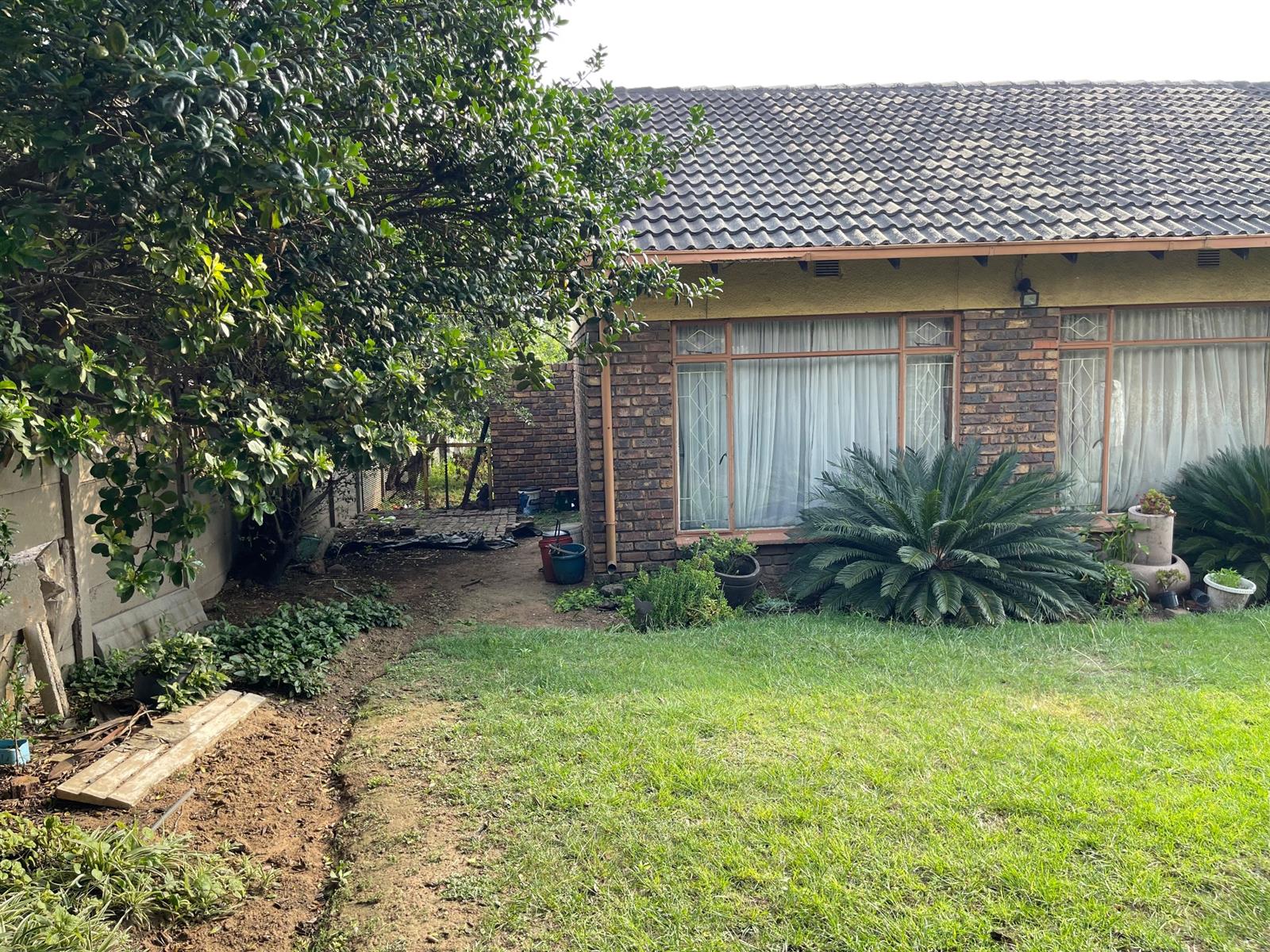 House For Sale in Tasbet Park, Witbank