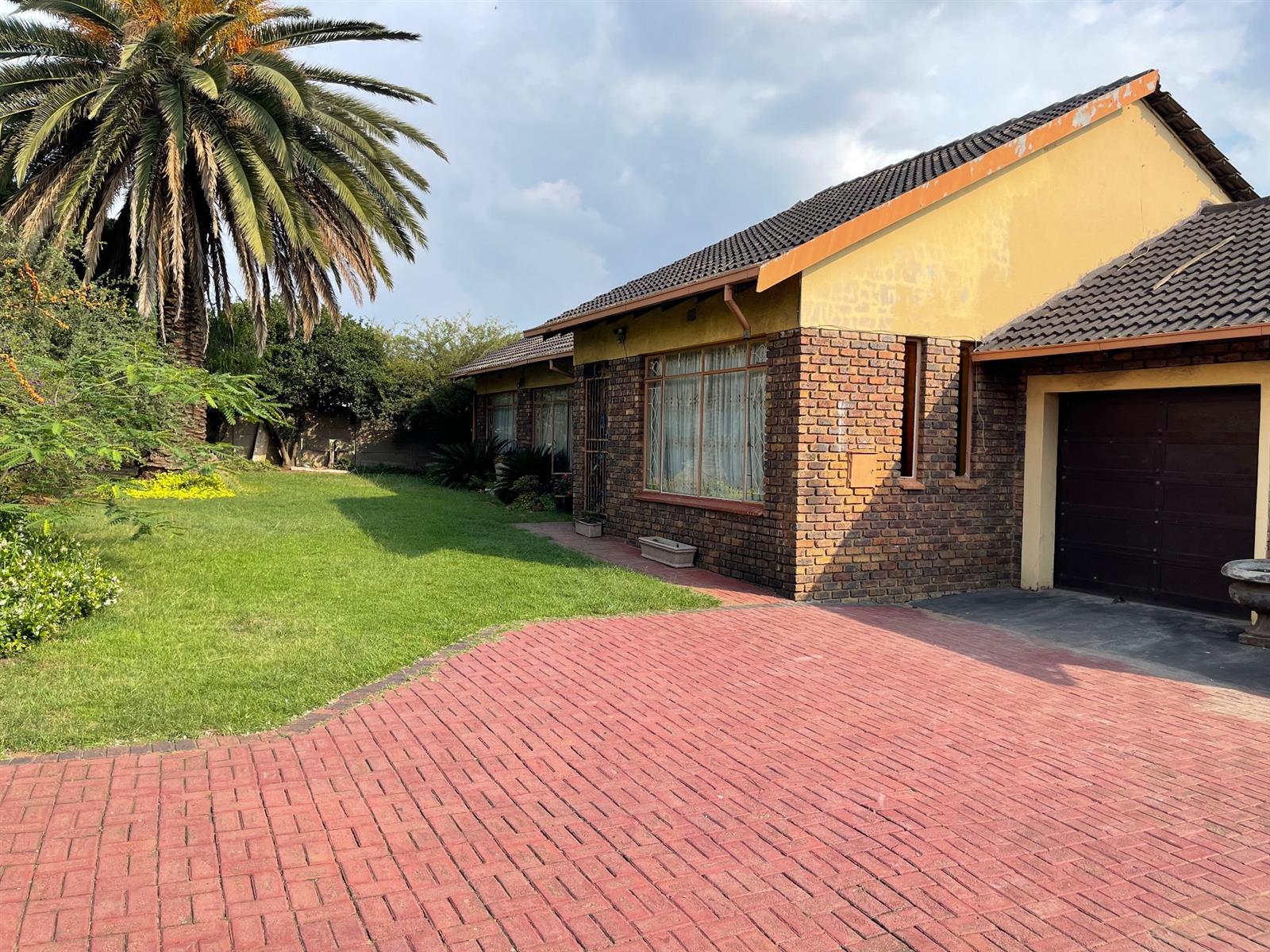 House For Sale in Tasbet Park, Witbank