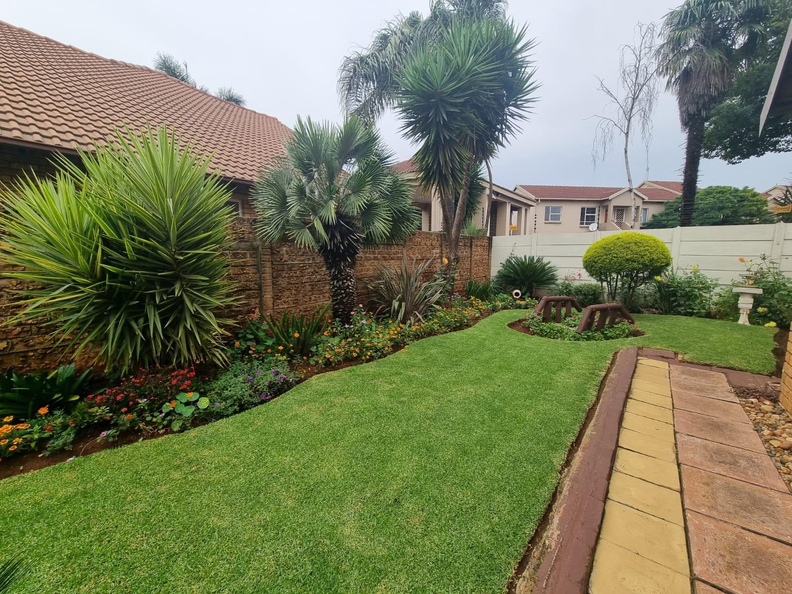 Move in Ready Spacious Face brick Secure Townhouse in Pomona