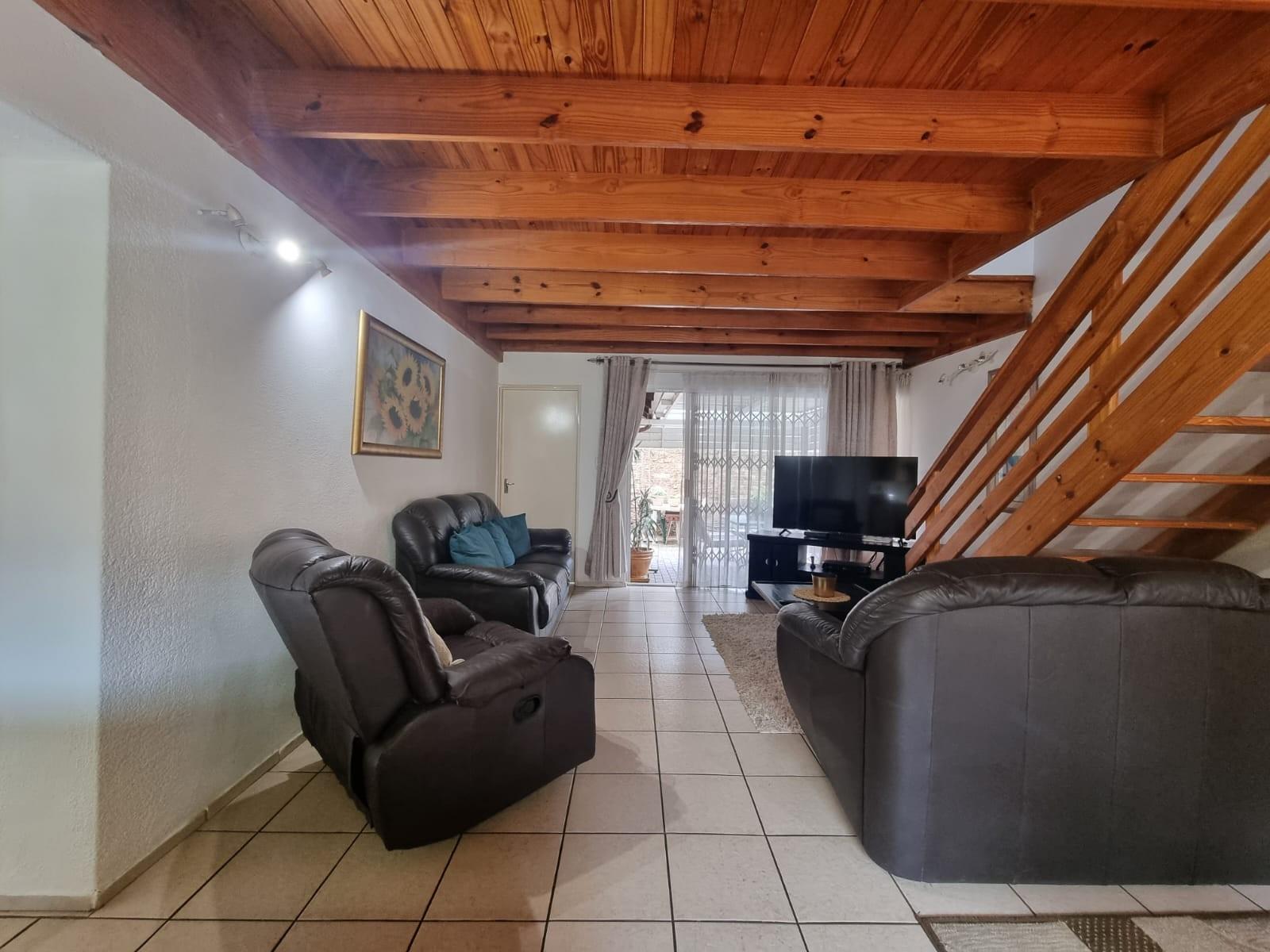 Move in Ready Spacious Face brick Secure Townhouse in Pomona
