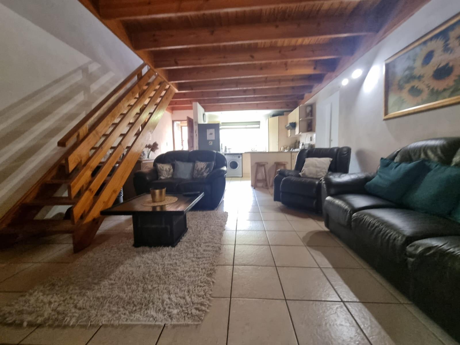 Move in Ready Spacious Face brick Secure Townhouse in Pomona