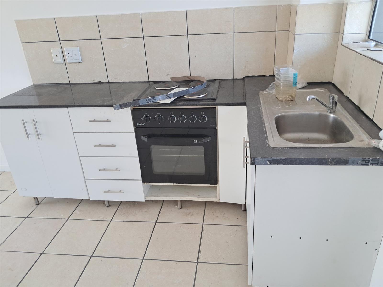 Apartment To Rent in Maitland, Cape Town