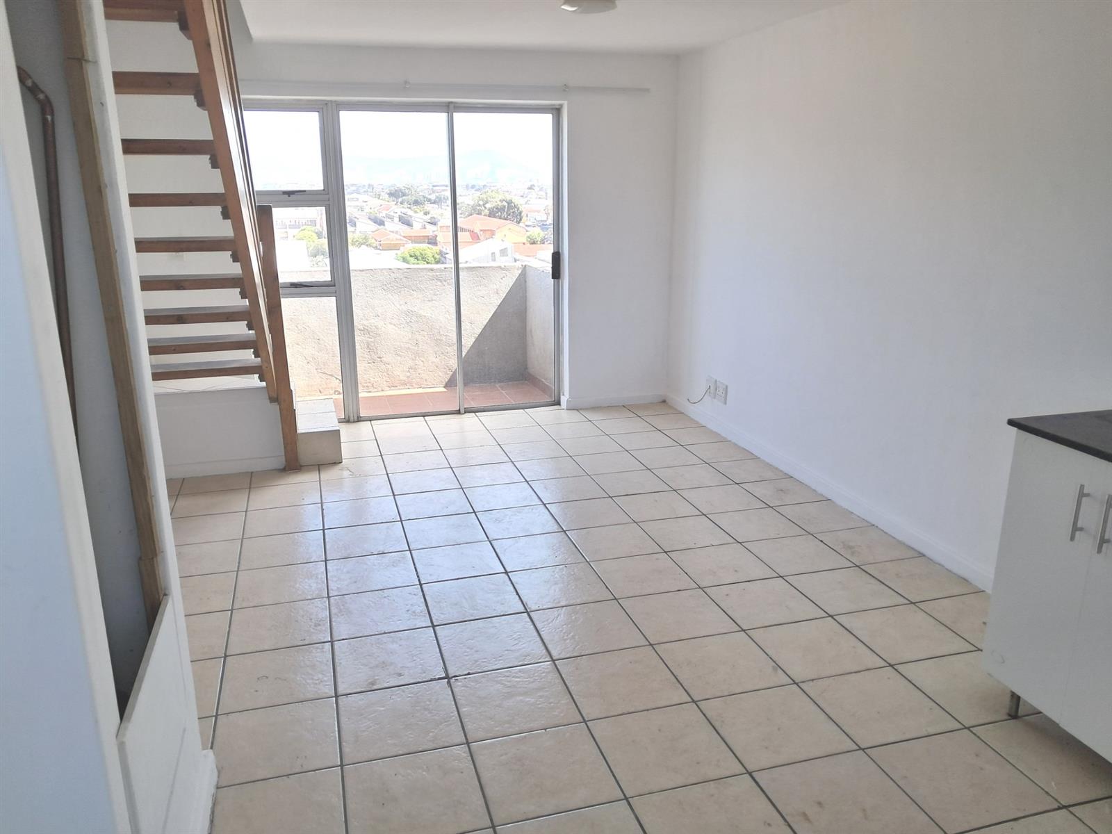 Apartment To Rent in Maitland, Cape Town
