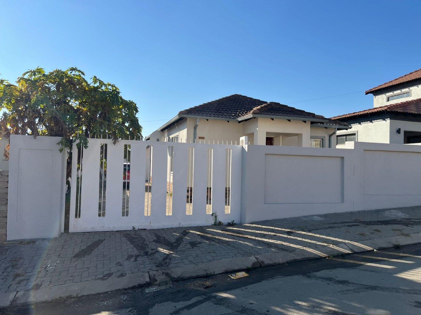 House For Sale in Bloubosrand, Randburg