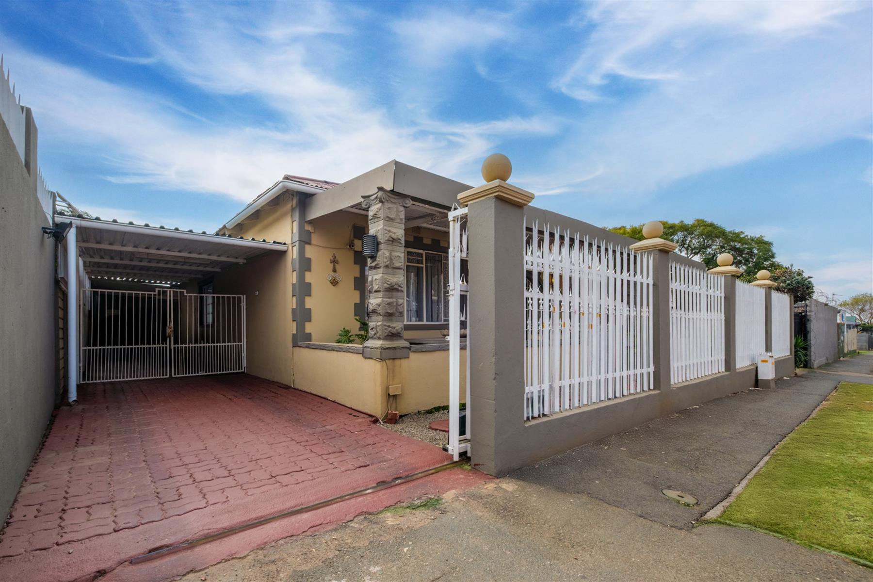 House for sale in Newlands, Johannesburg, 280 m²
