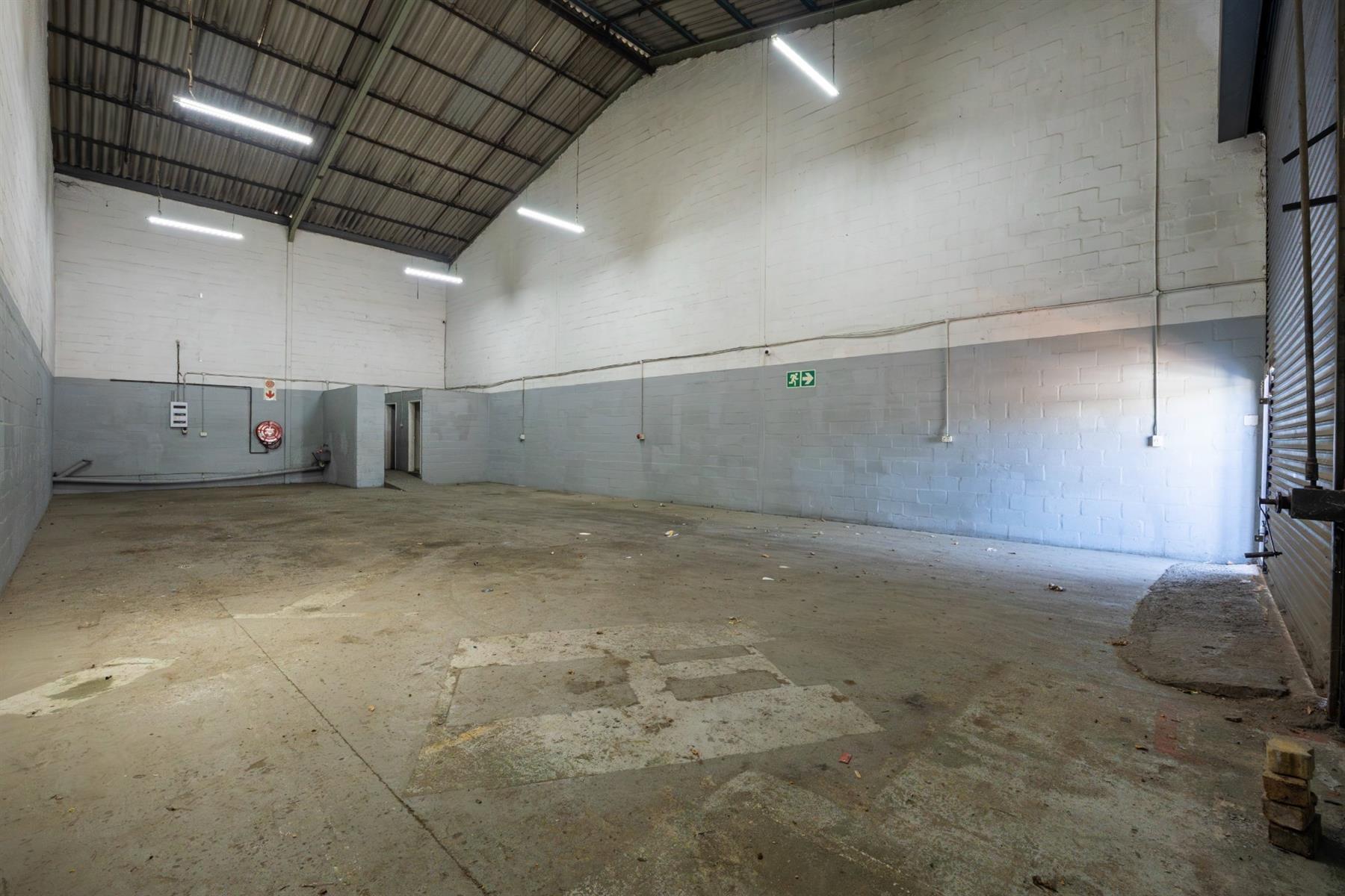 185 m² Warehouse To Let in Charleston Hill, Paarl