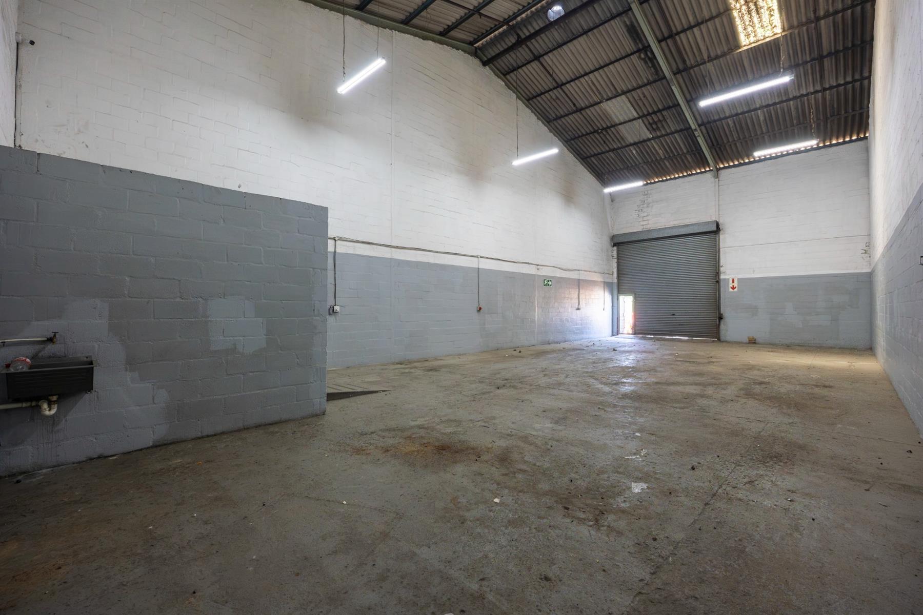 185 m² Warehouse To Let in Charleston Hill, Paarl