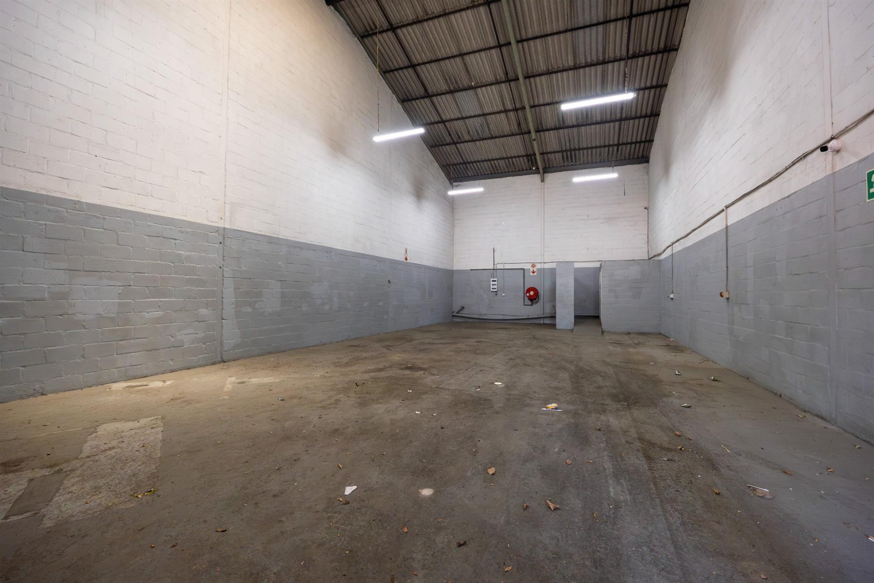 185 m² Warehouse To Let in Charleston Hill, Paarl