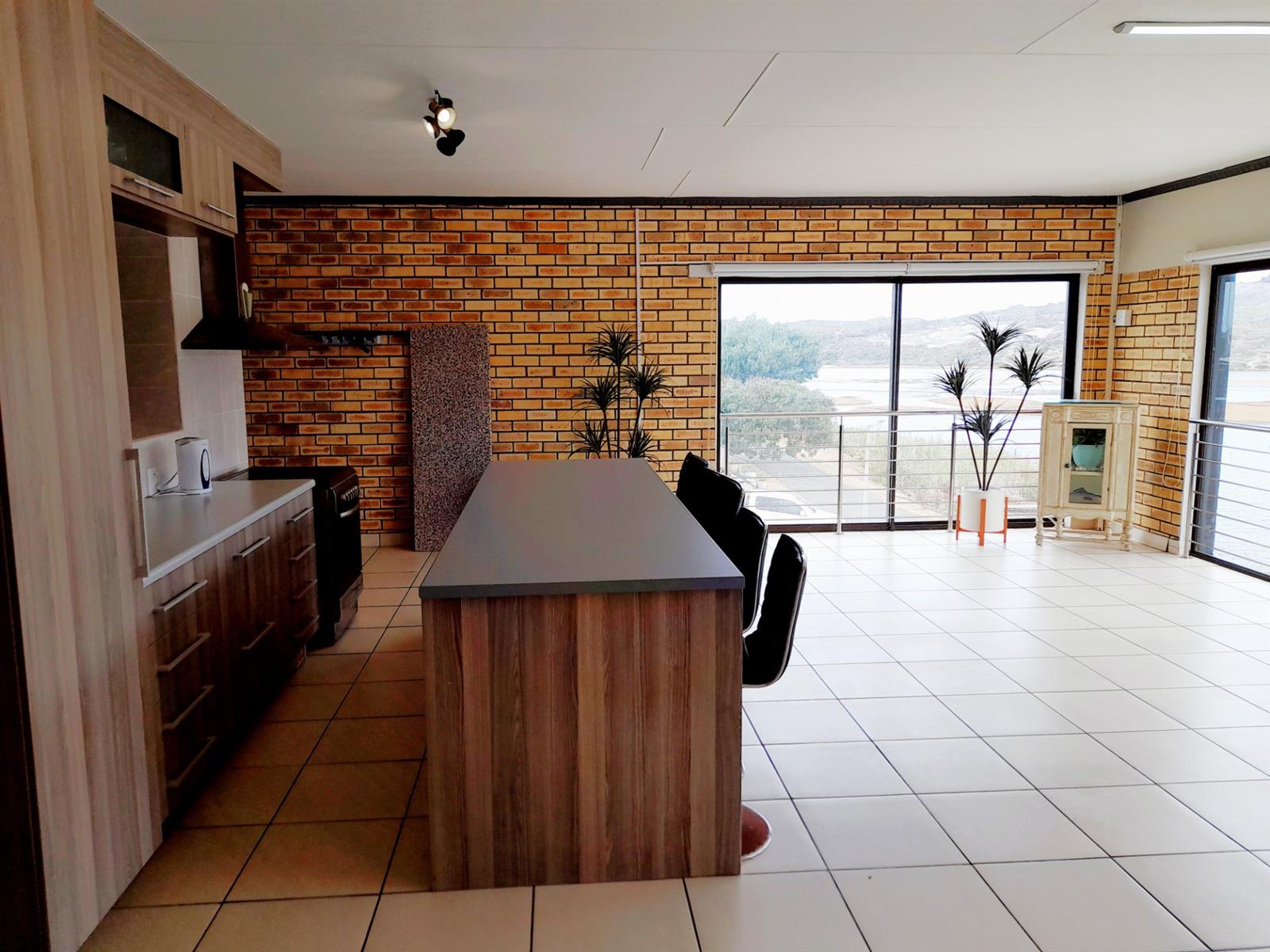 LOTS OF ACCOMMODATION! RIVER VIEW! FURNITURE INCLUDED! GARDEN ROUTE