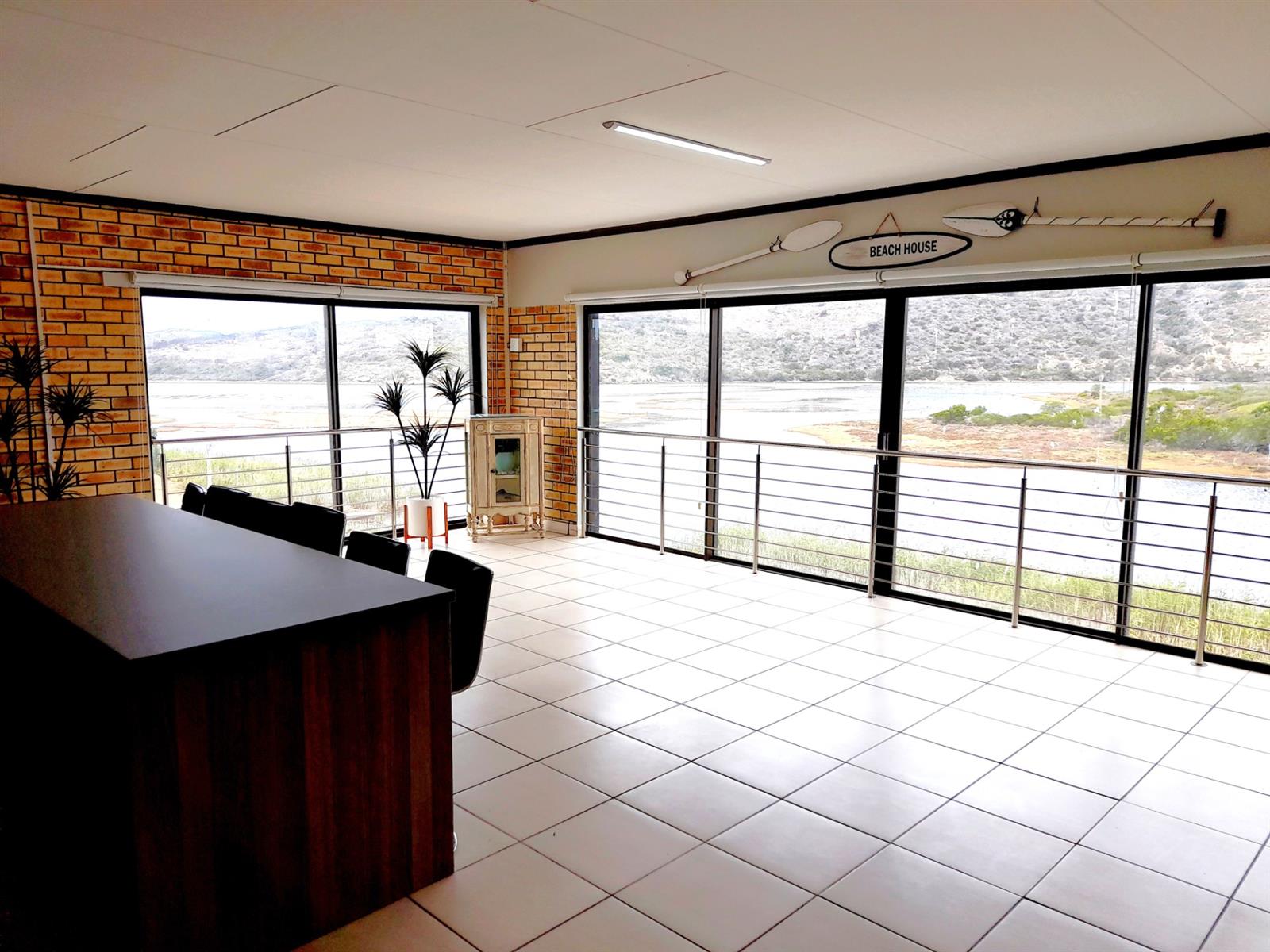 LOTS OF ACCOMMODATION! RIVER VIEW! FURNITURE INCLUDED! GARDEN ROUTE