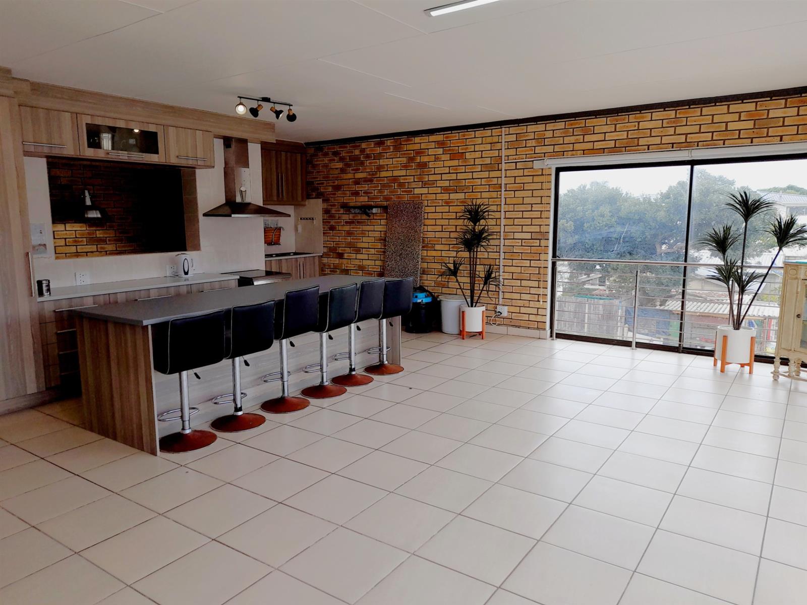 LOTS OF ACCOMMODATION! RIVER VIEW! FURNITURE INCLUDED! GARDEN ROUTE