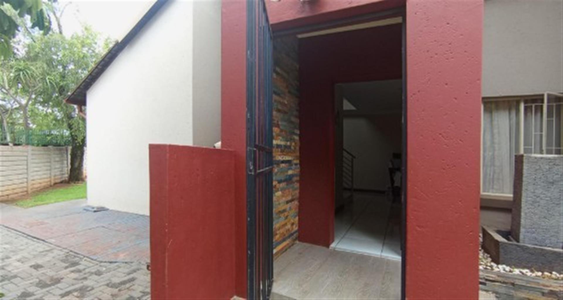 Modern Family Home For Sale in Rooihuiskraal North, Centurion