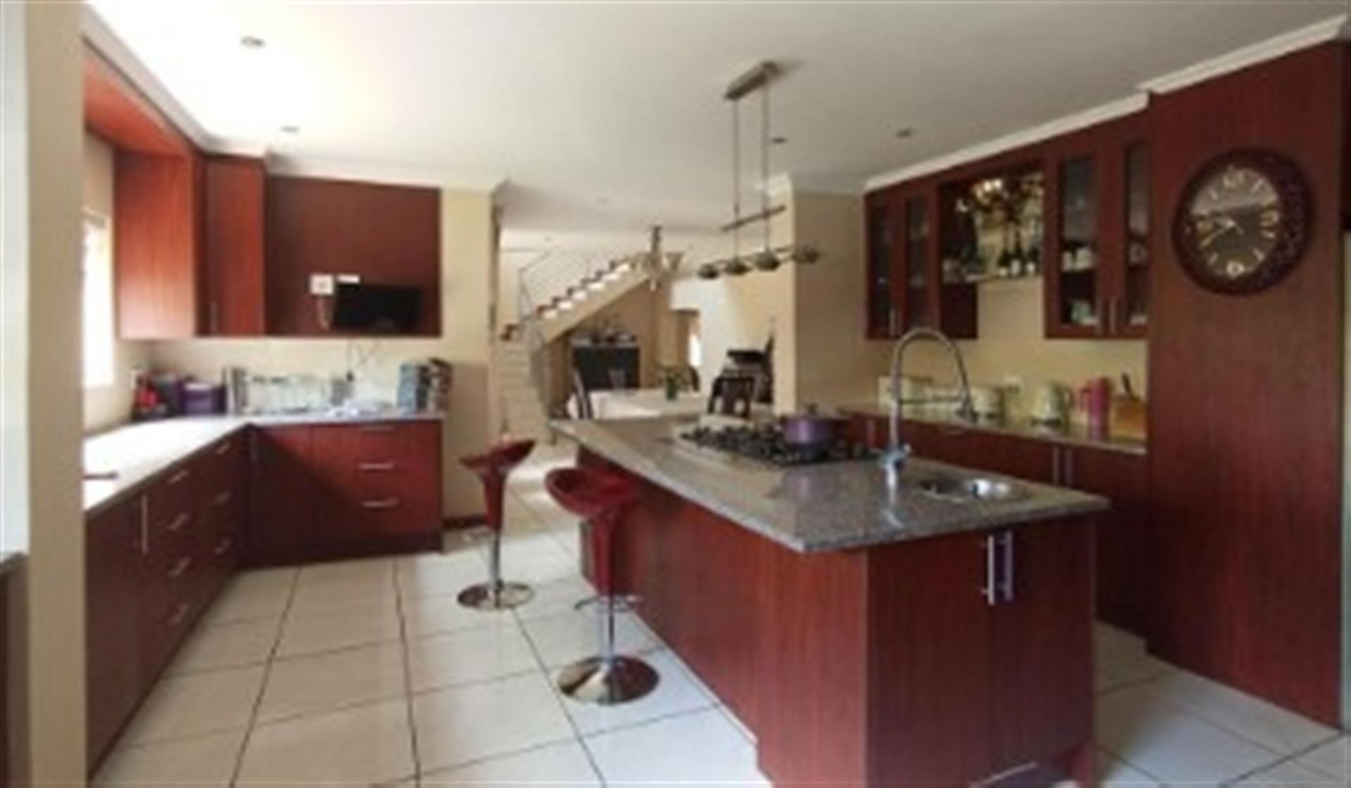 Modern Family Home For Sale in Rooihuiskraal North, Centurion