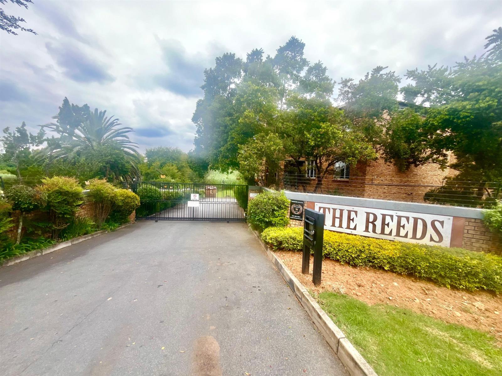 Investment Opportunity: Secure, Move-In-Ready, Spacious 2 Bed, 1 Bath, Open Plan Kitchen Apartment