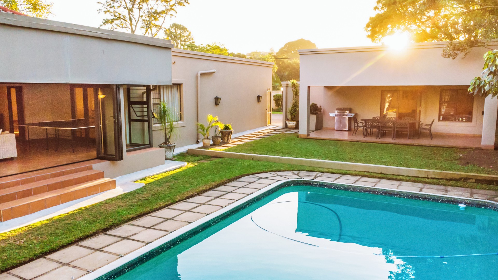 Beautiful family home offering spacious living areas and a seperate flatlet