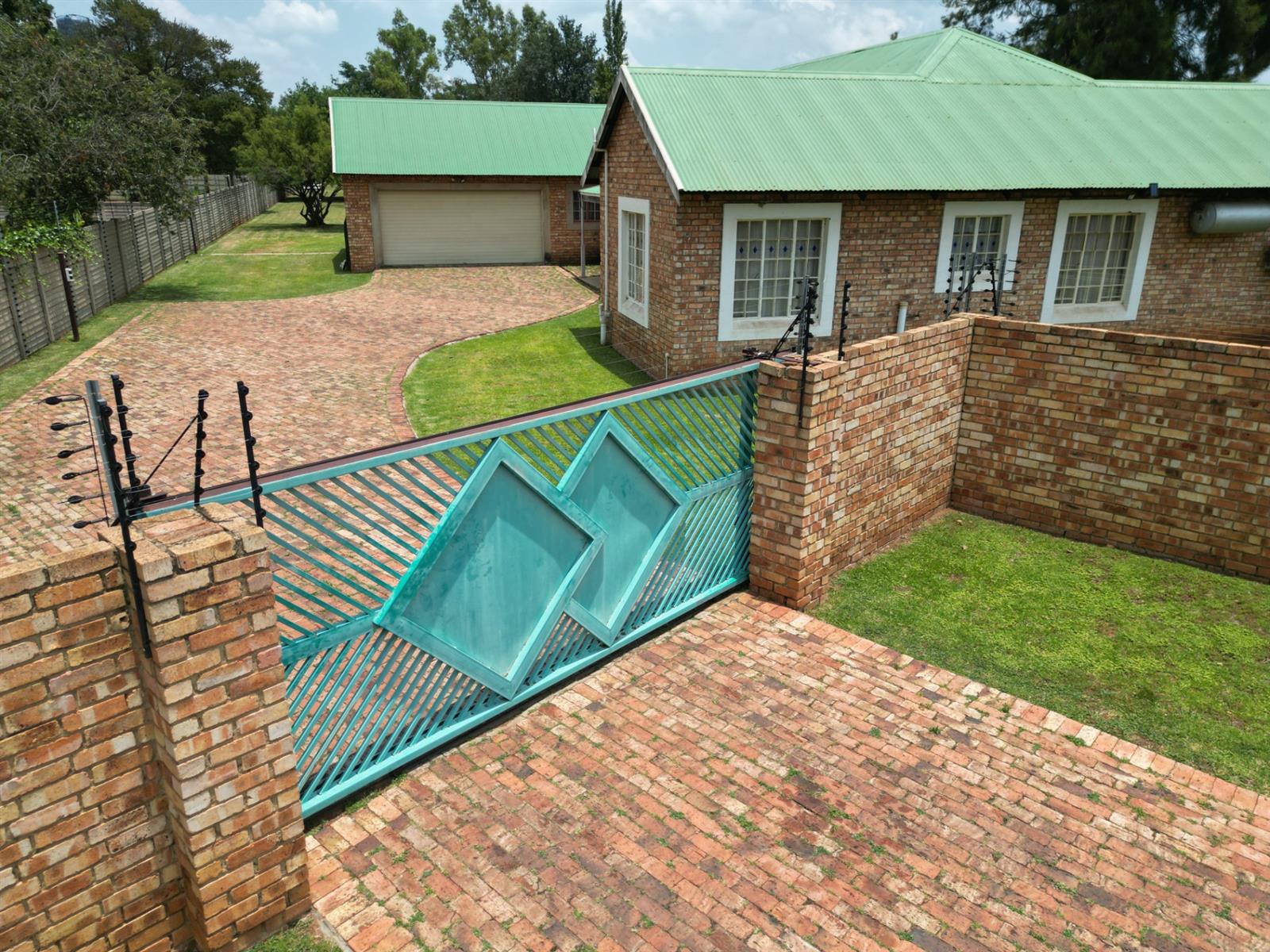 3 Bedroom home for sale with pool