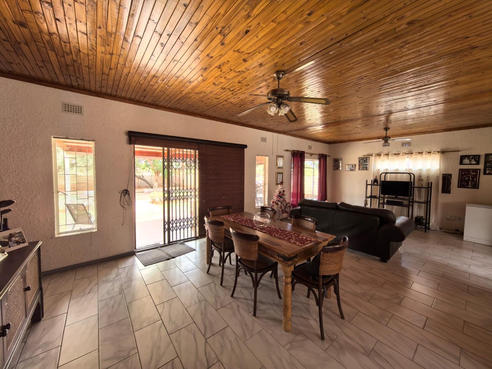 A Spacious Home With Heart And a Flat in Verwoerdpark, Kimberley