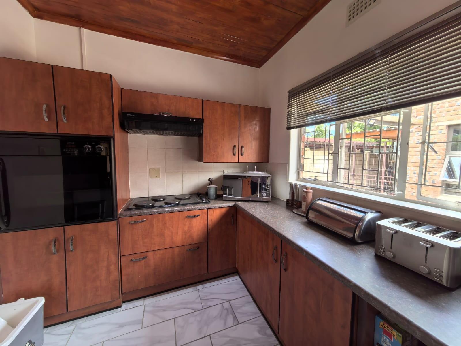 A Spacious Home With Heart And a Flat in Verwoerdpark, Kimberley