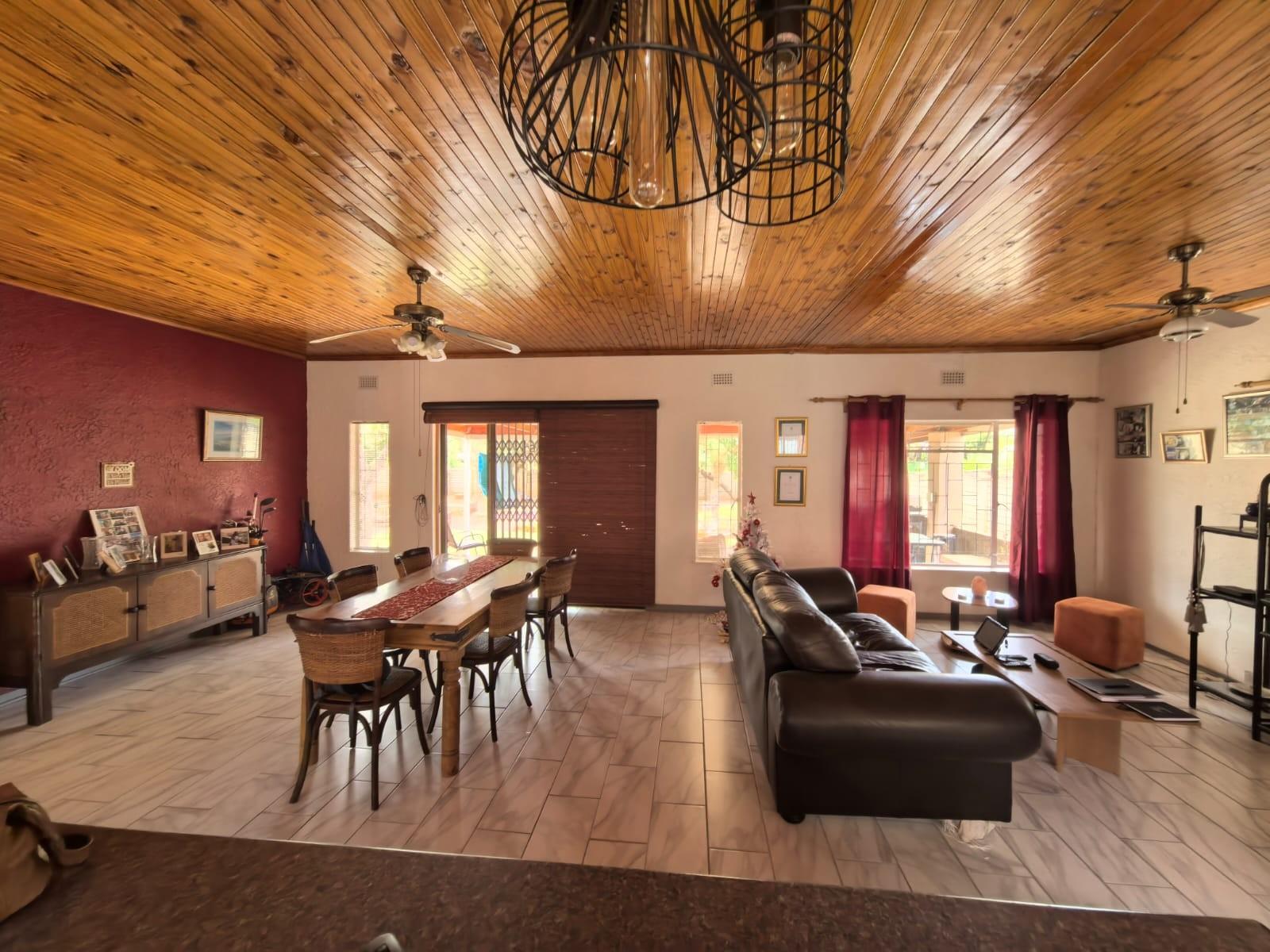 A Spacious Home With Heart And a Flat in Verwoerdpark, Kimberley
