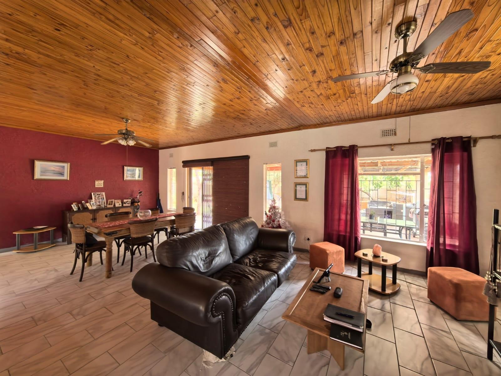 A Spacious Home With Heart And a Flat in Verwoerdpark, Kimberley