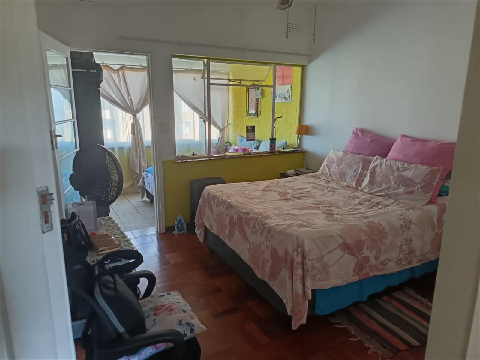 SNUG INVITING 1 BEDROOM UNIT WITH SEA VIEWS