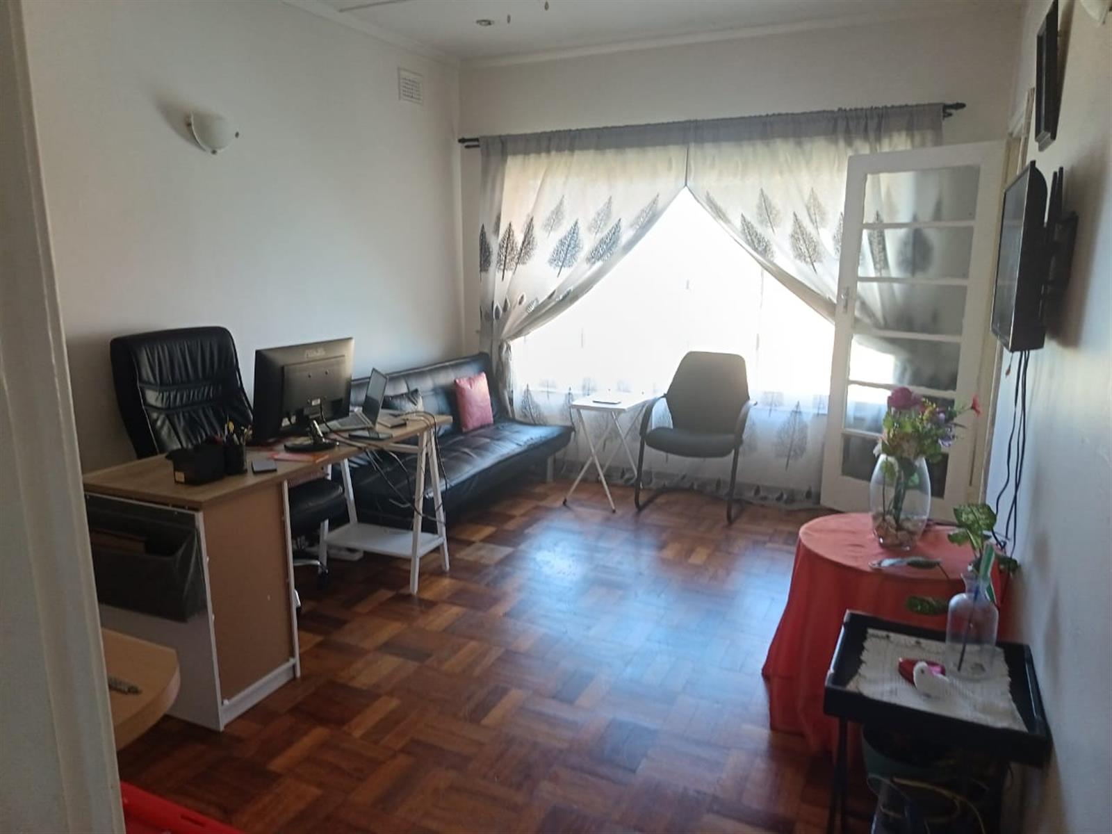 SNUG INVITING 1 BEDROOM UNIT WITH SEA VIEWS