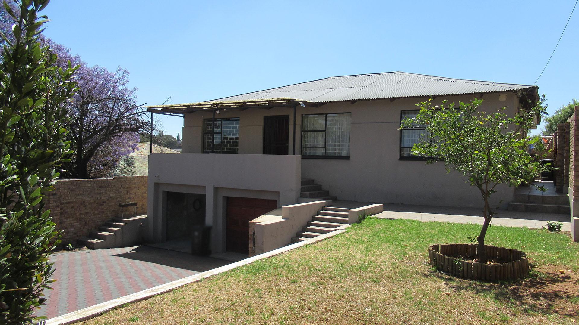 House For Sale in Townsview, Johannesburg