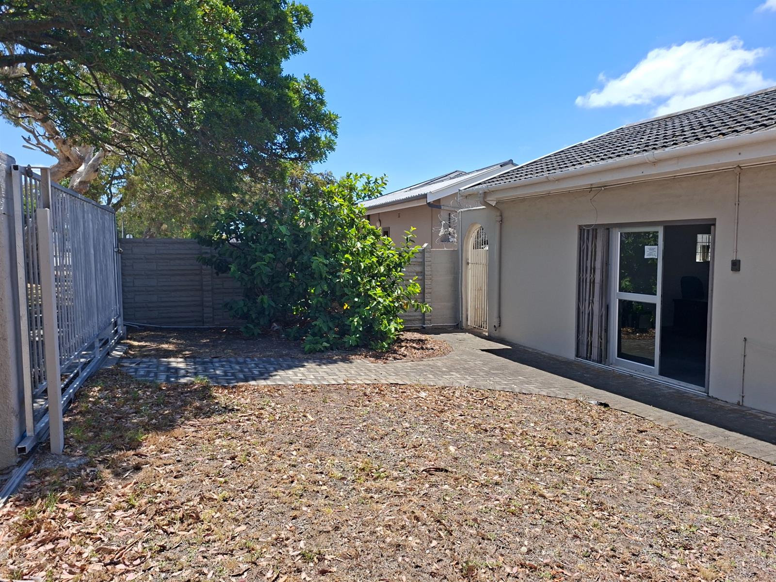 Professional Office Space to Let - Prime Shirley Street Location