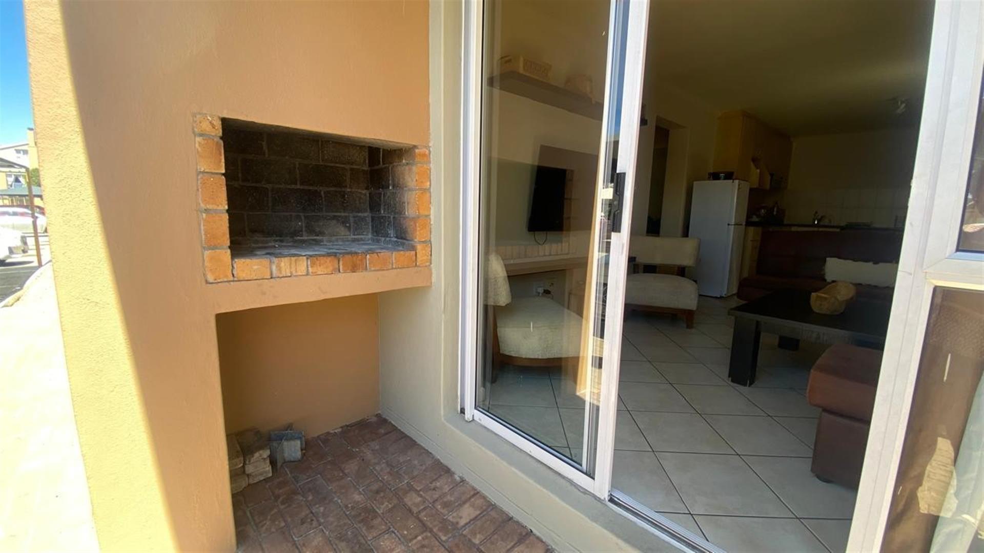 Stunning Apartment in Whispering Pines, Gordons Bay Central, Gordons Bay