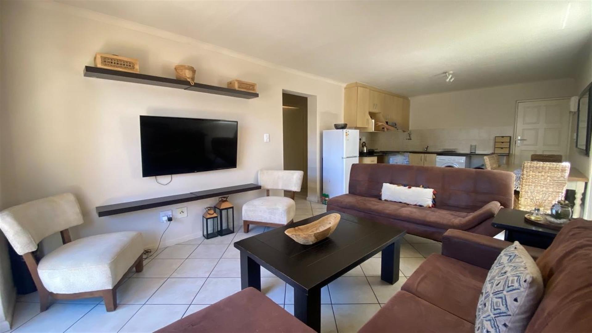Stunning Apartment in Whispering Pines, Gordons Bay Central, Gordons Bay