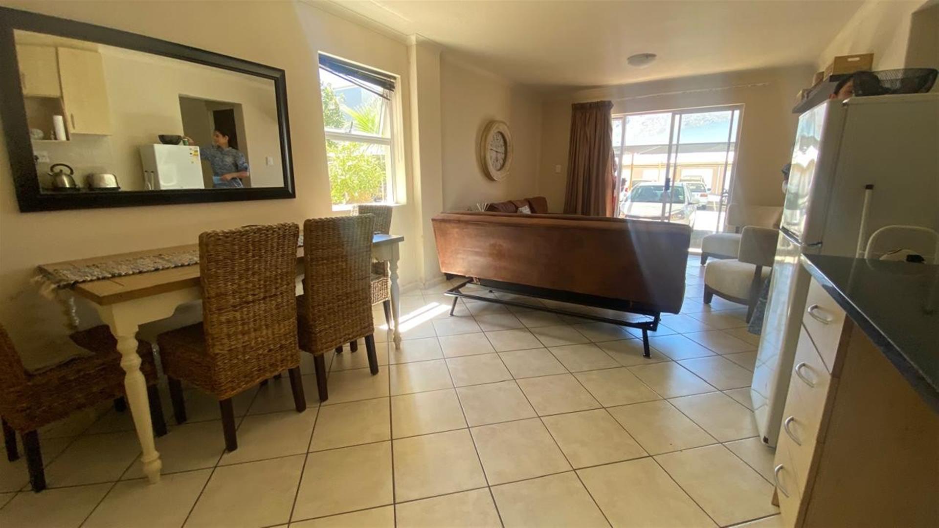 Stunning Apartment in Whispering Pines, Gordons Bay Central, Gordons Bay
