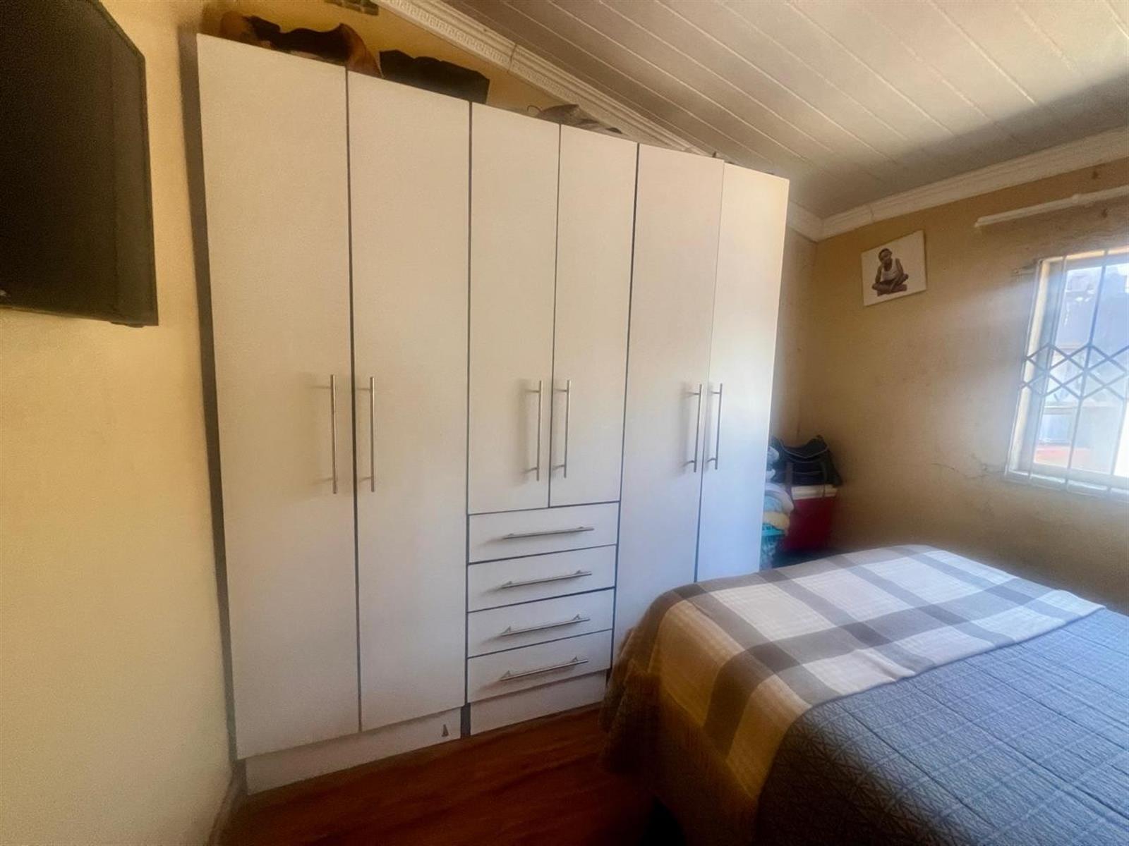 Spacious 5 bedroom house located in the heart of Mdantsane Nu 11 East London