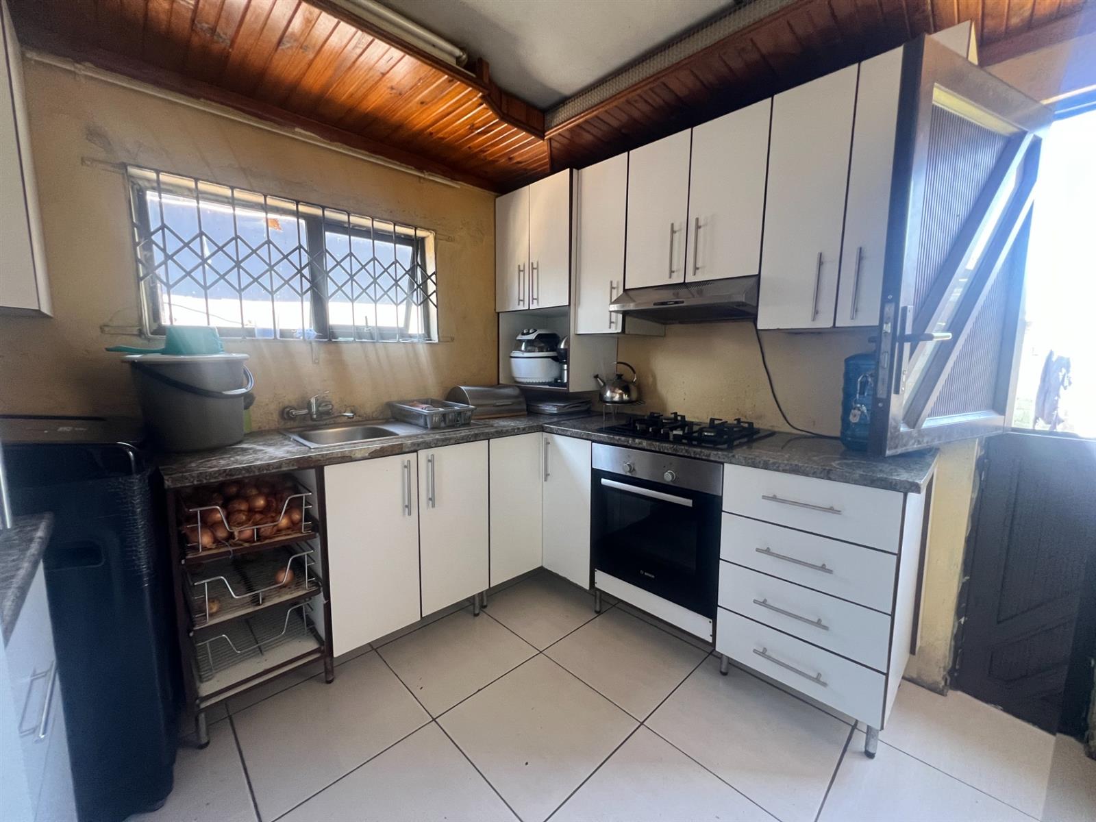 Spacious 5 bedroom house located in the heart of Mdantsane Nu 11 East London