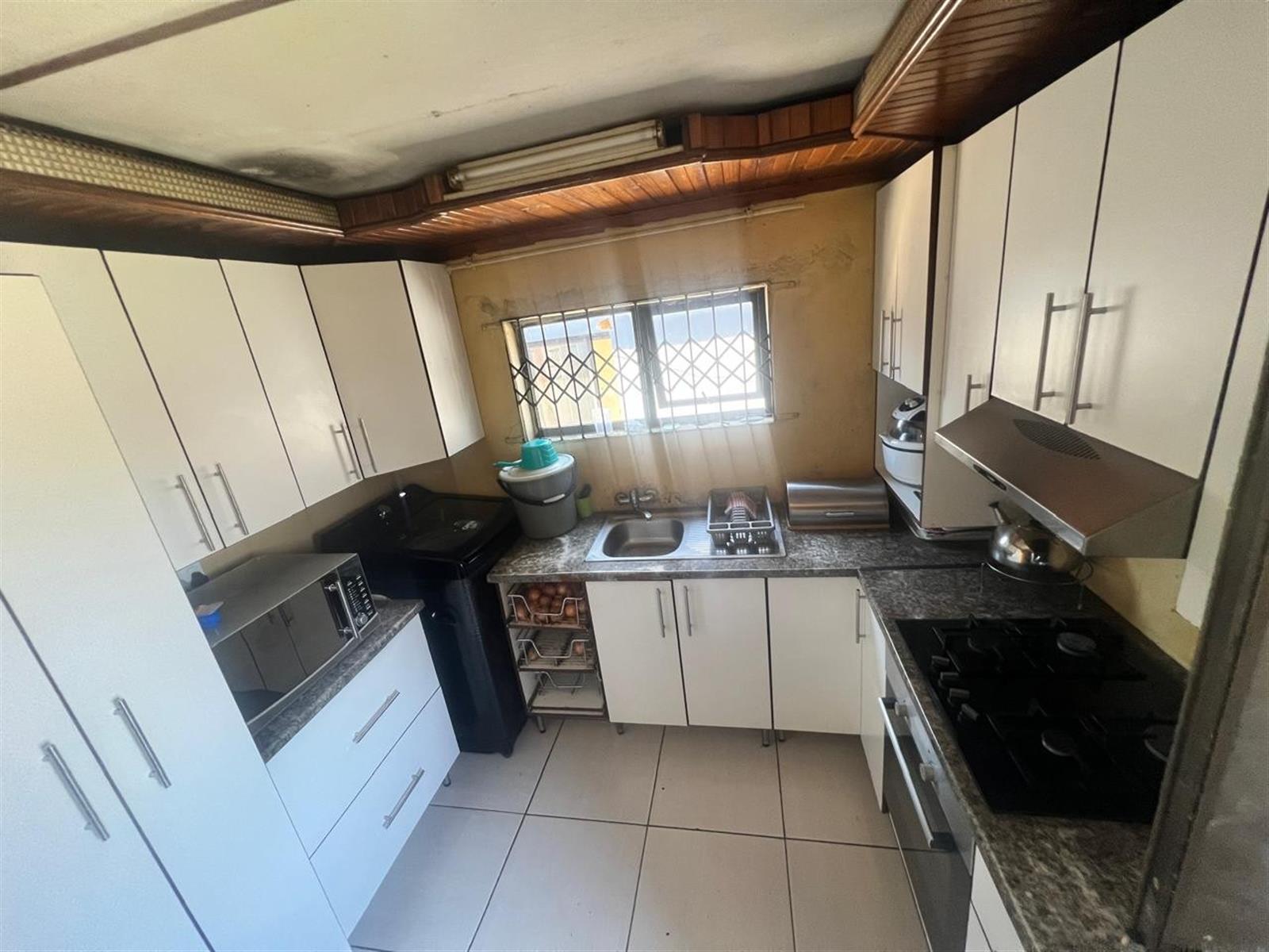 Spacious 5 bedroom house located in the heart of Mdantsane Nu 11 East London