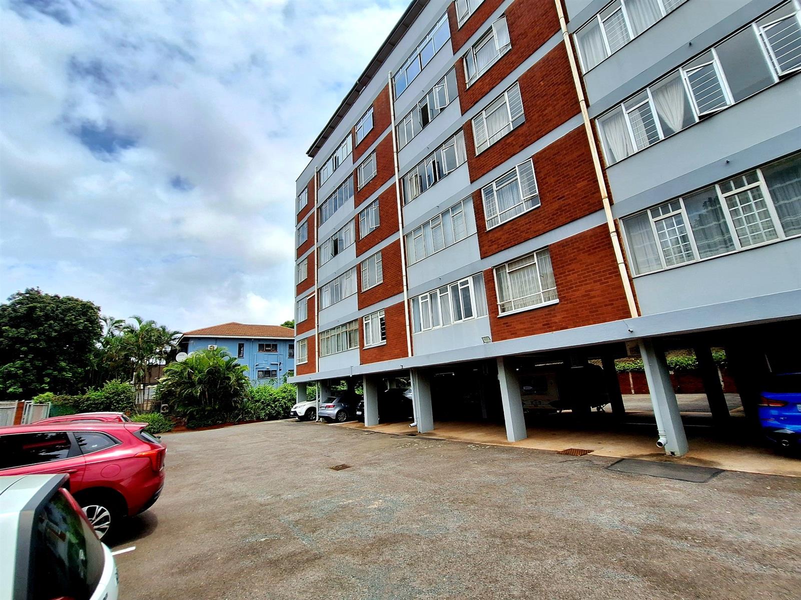 Freshly painted, Spacious 2  bedroom Apartment For Sale in Bulwer, Durban, KwaZulu Natal