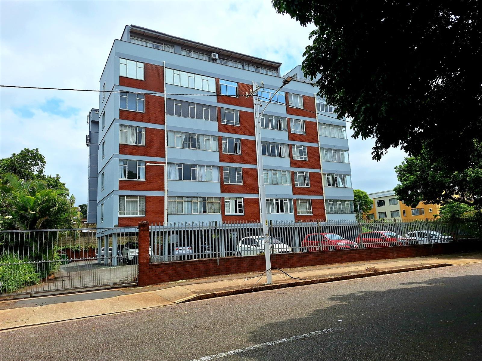 Freshly painted, Spacious 2  bedroom Apartment For Sale in Bulwer, Durban, KwaZulu Natal