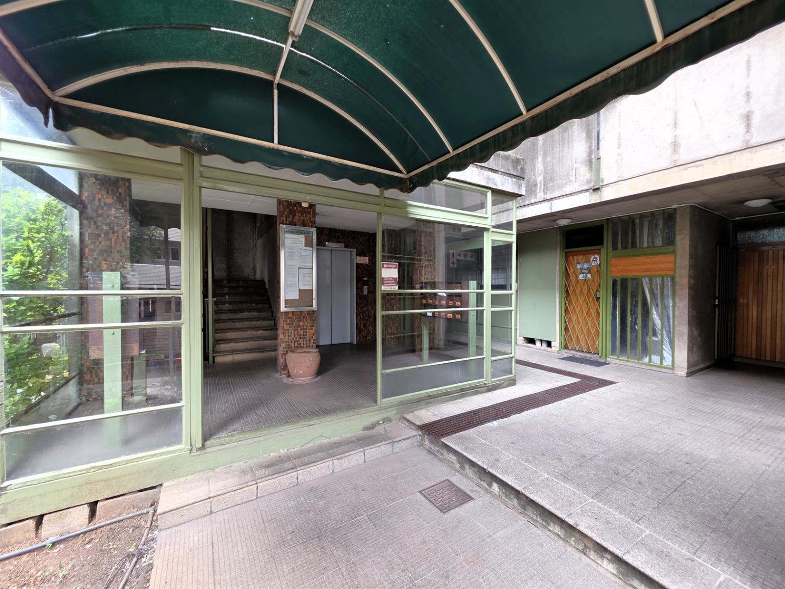 Premium 3-Bed Duplex Apartment, with Urban Convenience in Prime Arcadia