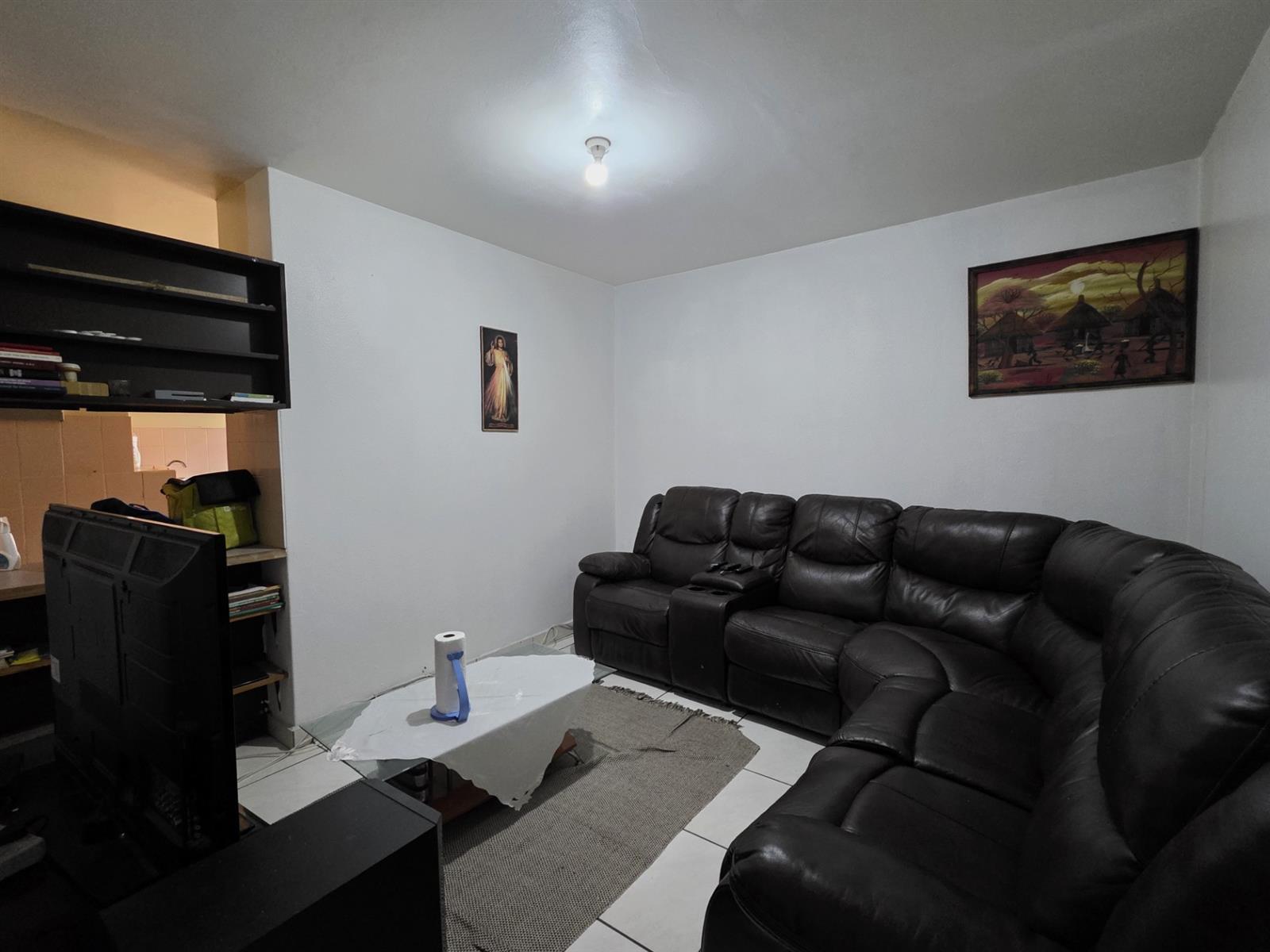 Premium 3-Bed Duplex Apartment, with Urban Convenience in Prime Arcadia