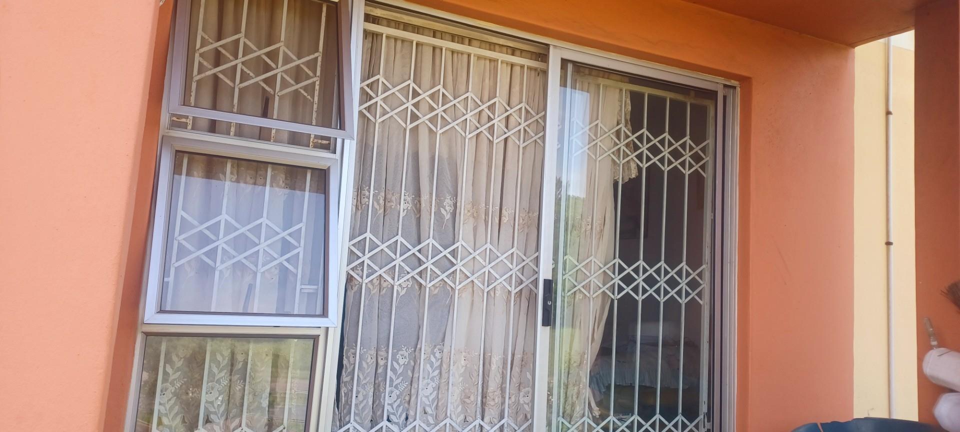 2 Bed 1 Bath ground floor apartment for sale in woodhaven park in durban