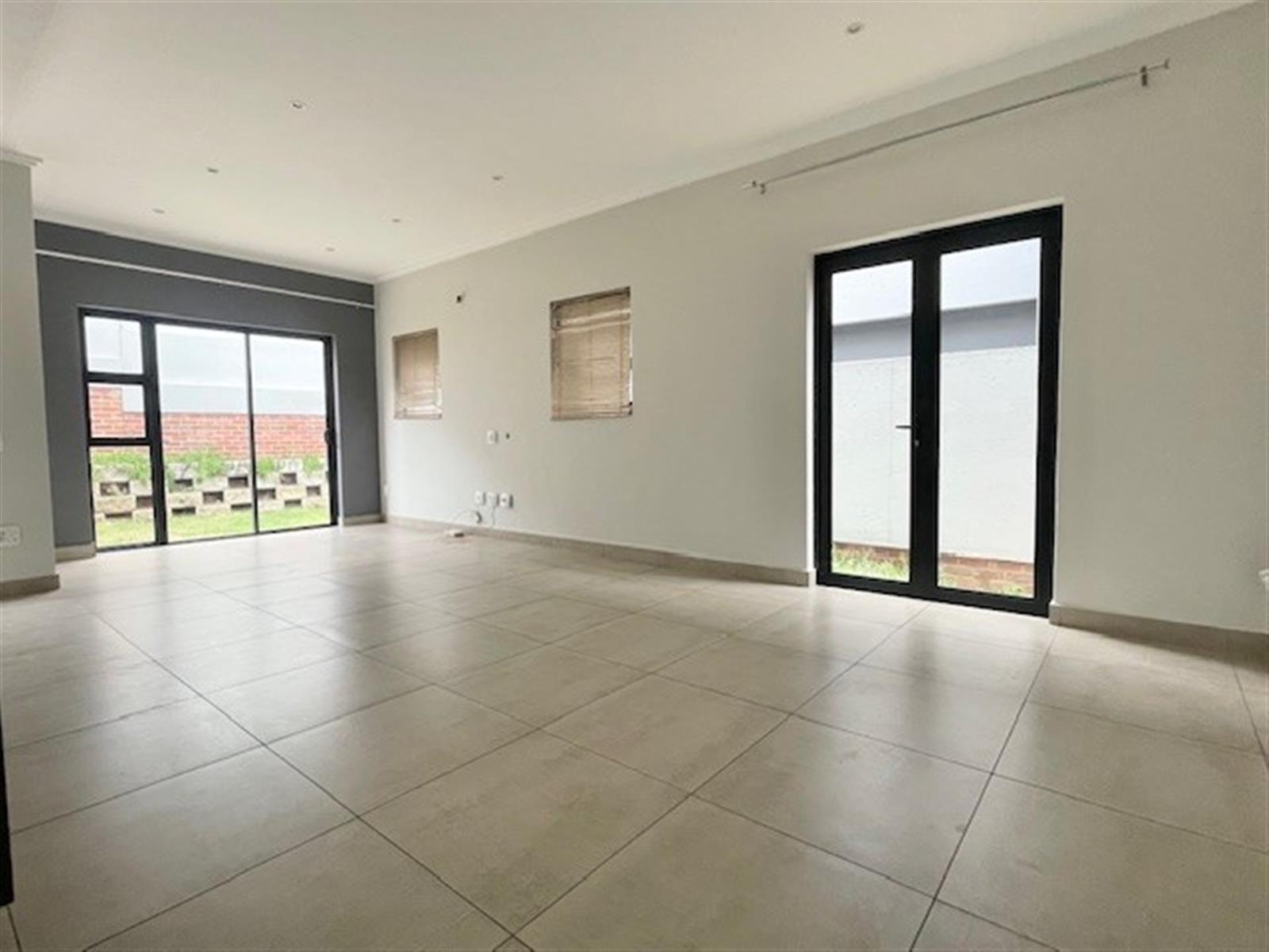 3 bed 3.5 bath modern unit in Sandton